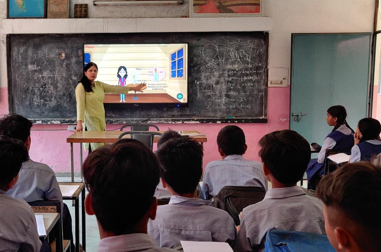 E- LEARNING THROUGH LEARNING PANEL AND TABLETS